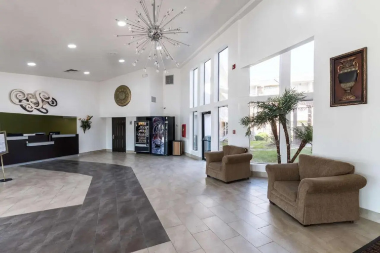 Quality Inn & Suites Arlington