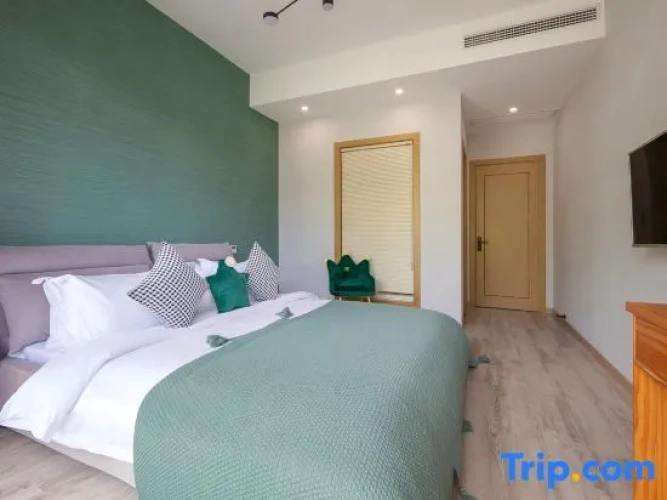 Luxury Double room with balcony and with mountain view