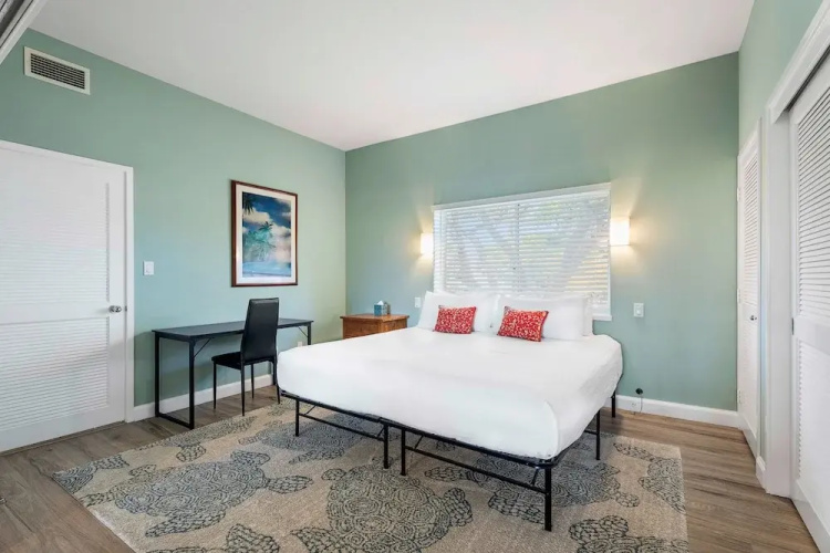 Corner Unit - AC & Wifi - Concierge Included - Vrkcv