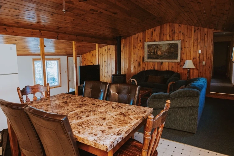 3 Bedrooms Family Cottage with lake view
