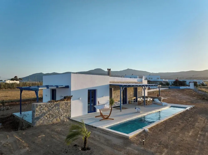 2 Bed Villa - Sleeps 6 - Pets - Pool - Parking