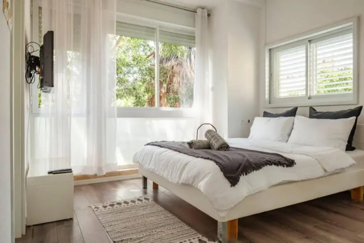 Gordon beach! 2 bedrooms great location