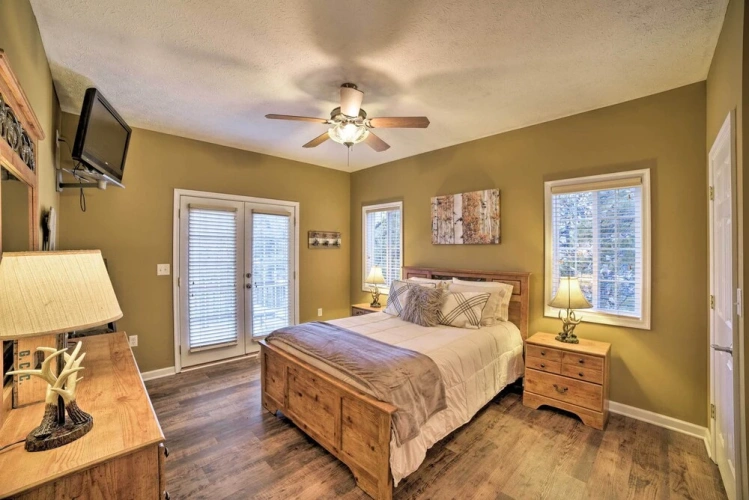 5 Bedrooms Cottage