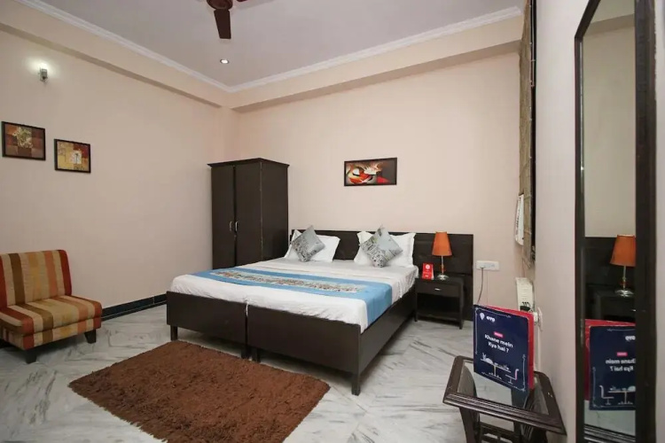 OYO 439 Hotel Queens Inn