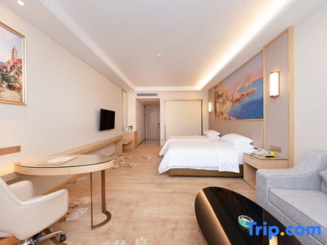 Standard Twin room with city view