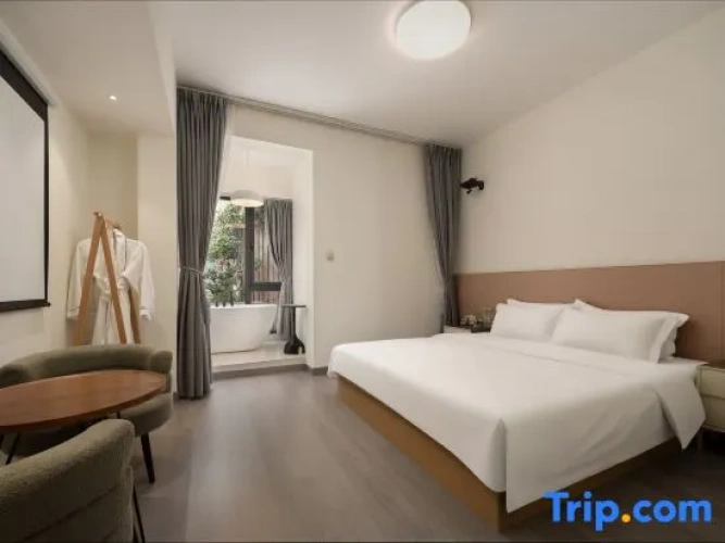 Standard Double room with courtyard view