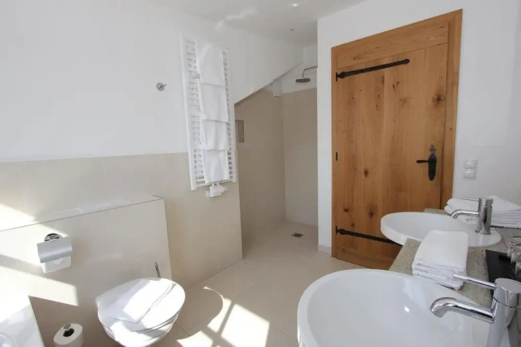 3 Bedrooms Apartment with mountain view
