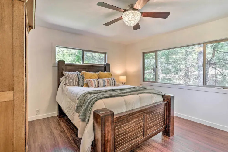 Spacious Lake Arrowhead Cabin w/ Jacuzzi Spa!