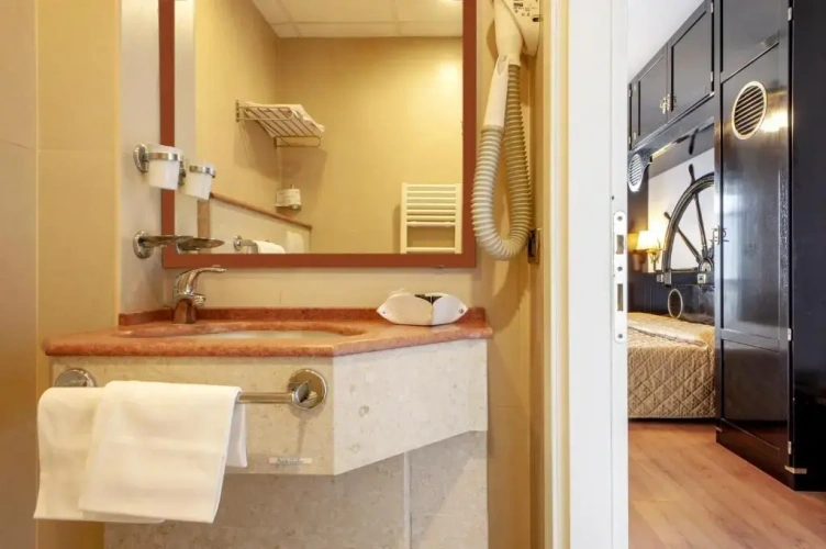 Superior Double room with balcony and with sea view