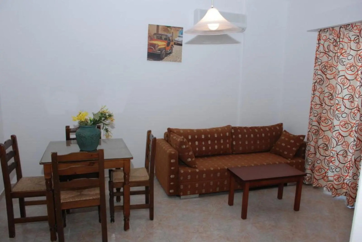 Amoudi Studios Apartments Hotel