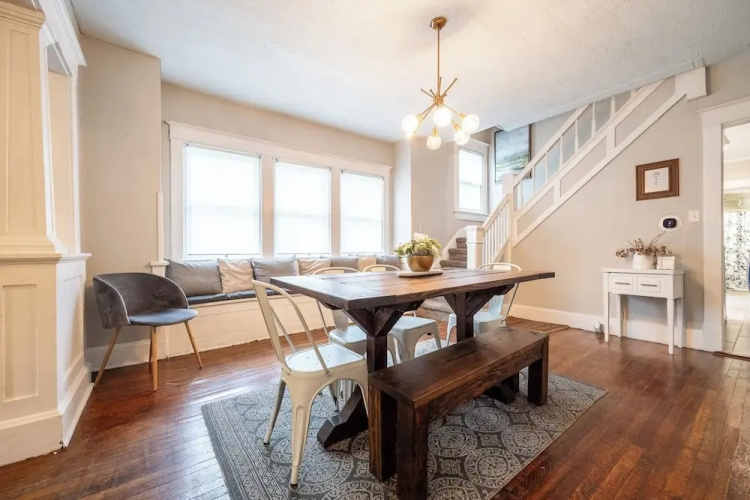 Spacious Duplex for 14 in Downtown