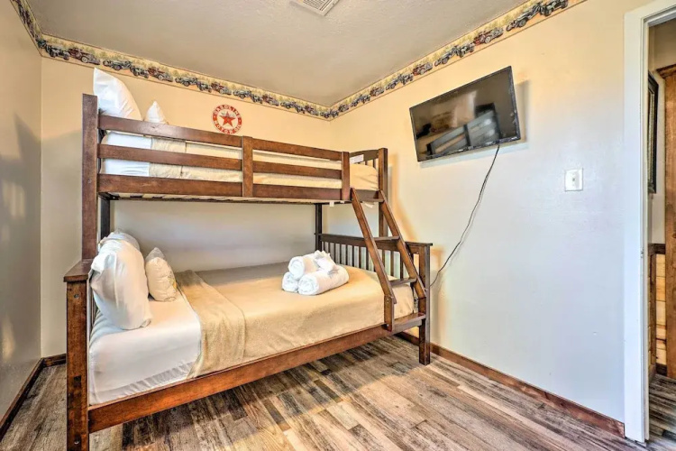 Private Hot Tub & Yard: Secluded Broken Bow Home!