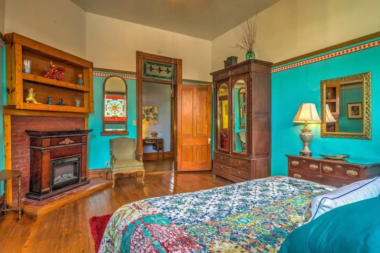 5 Bedrooms Cottage