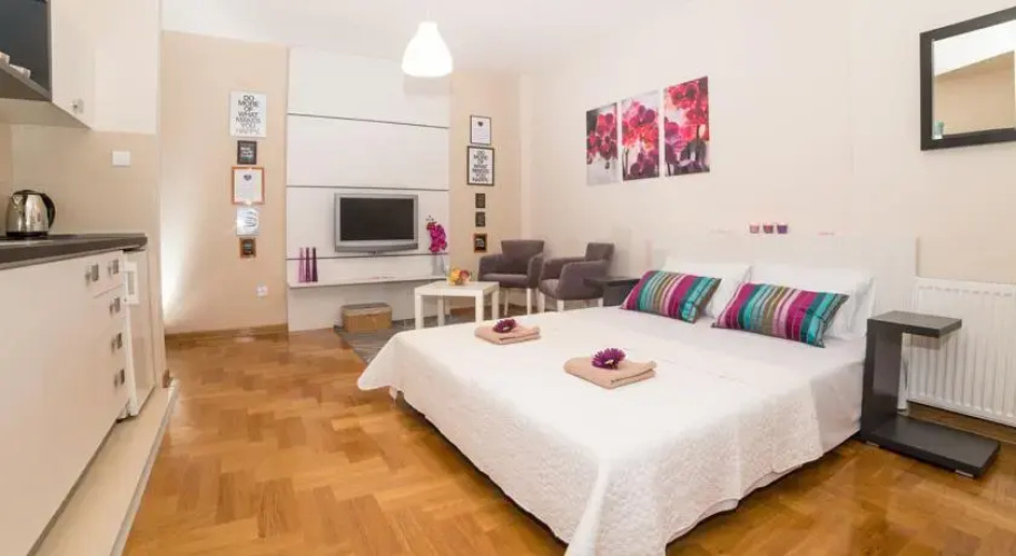 Apartment April