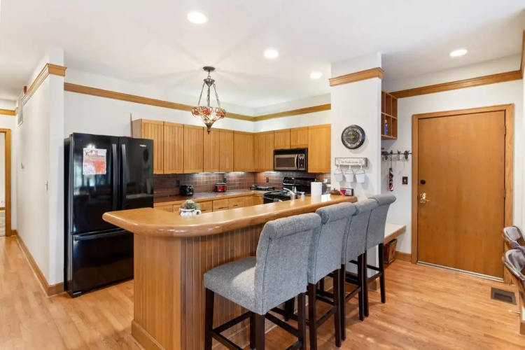 Stunning Lake Views, Pools, Wildlife, Pet-friendly