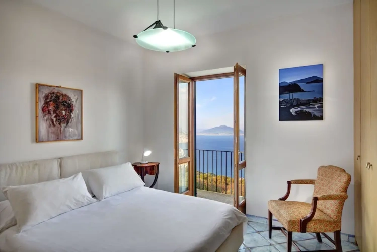 5 Bedrooms Apartment