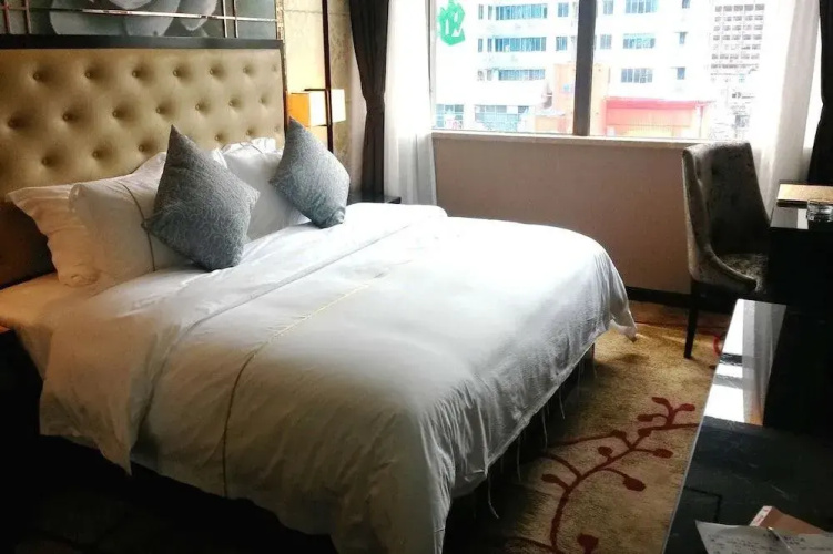 No. 8 Chain Hotel