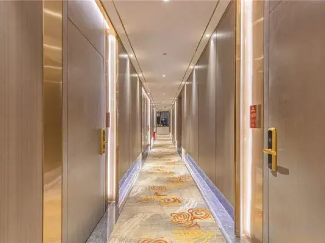 Manhao Holiday Inn