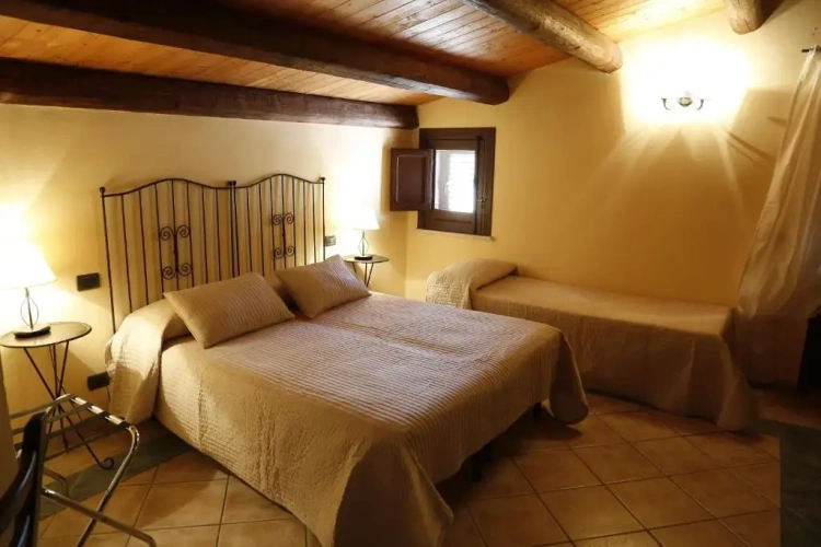 Standard Triple room