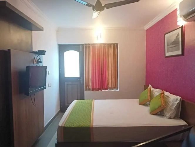 Deluxe Double room with city view
