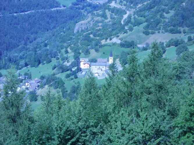 Standard Family room with mountain view