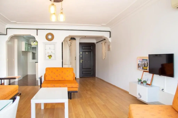 2 Bedrooms Apartment