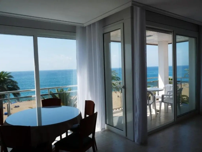 2 Bedrooms Apartment with sea view