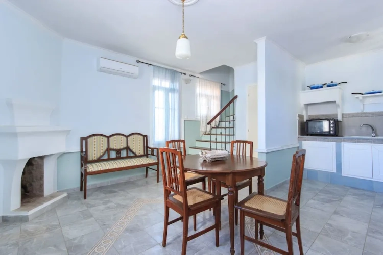 2 Bedrooms Villa