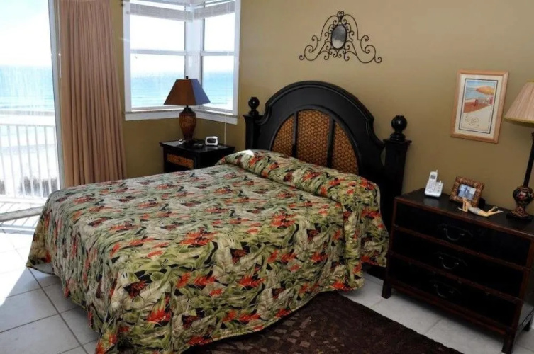 Hyperion Towers 302 - 2 Br condo by RedAwning