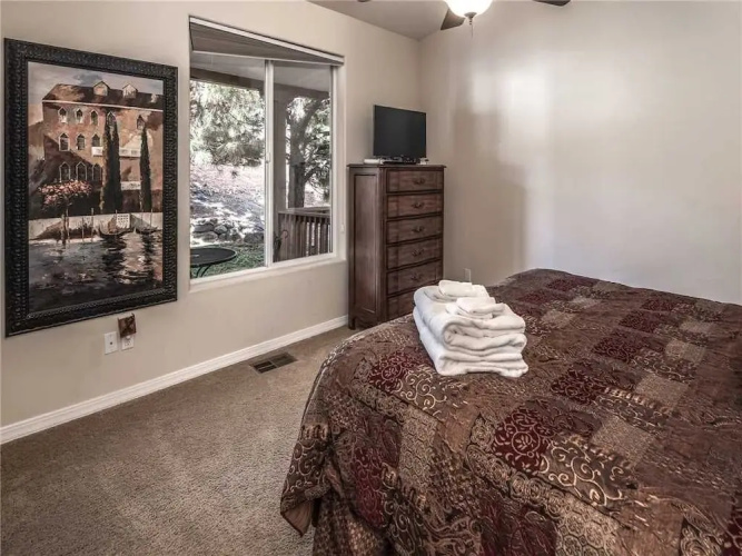 Casa Bien - Three Bedroom Cabin with Hot Tub