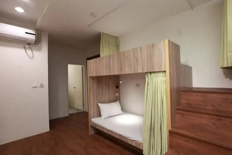 Bears Line Hostel