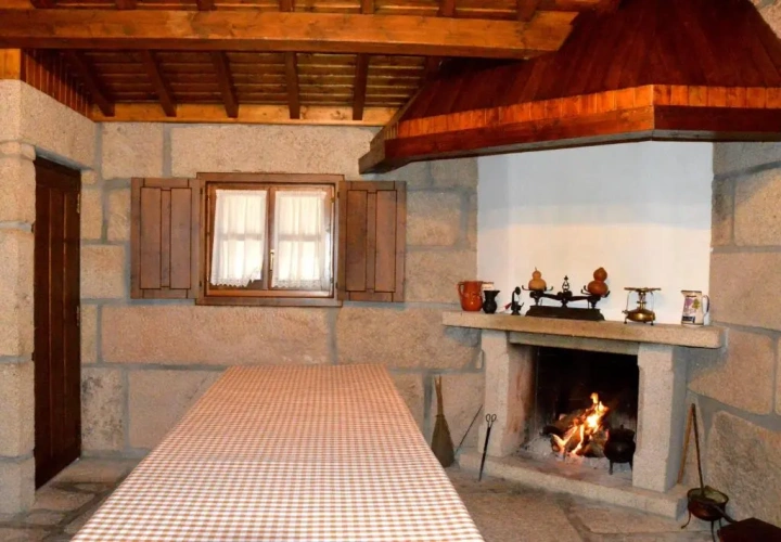 5 Bedrooms Cottage