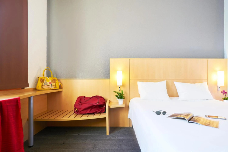ibis Como
