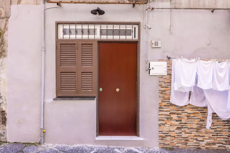 Miracoli 60 in Naples