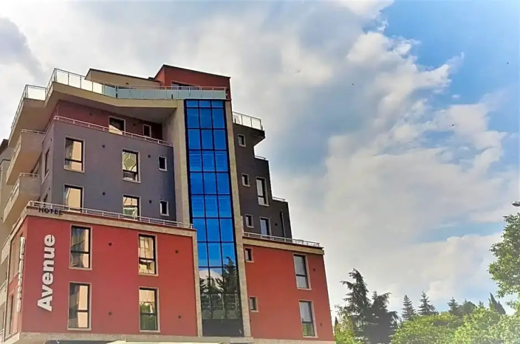 Hotel "AVENJu"