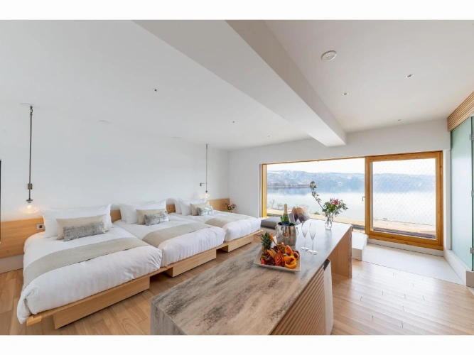 Standard Triple room with lake view