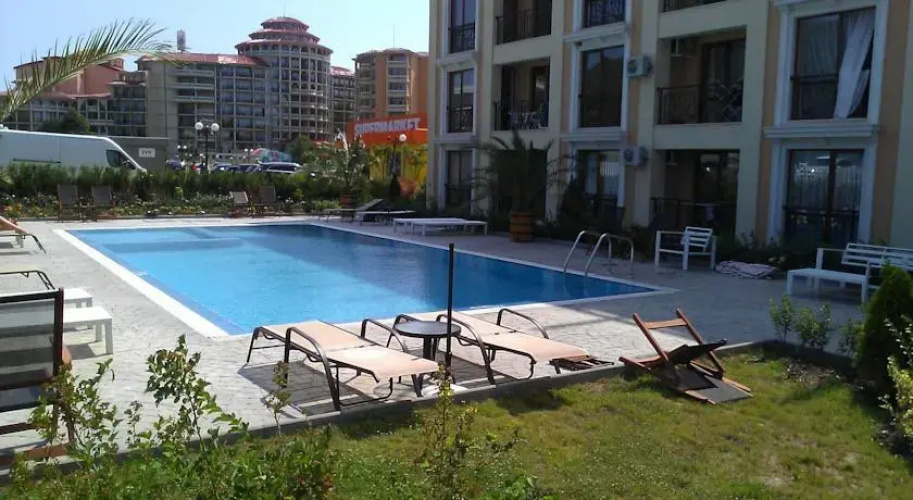 Studio in Villa Astoria