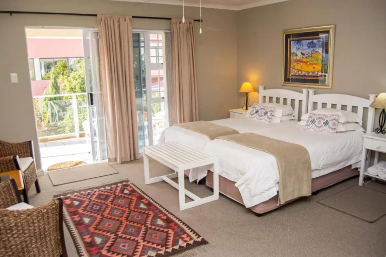 Standard Twin room with balcony