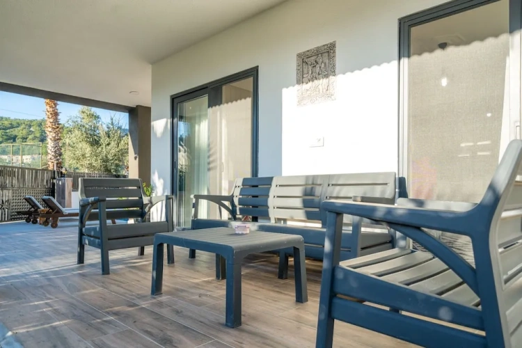 4 Bedrooms Family Villa