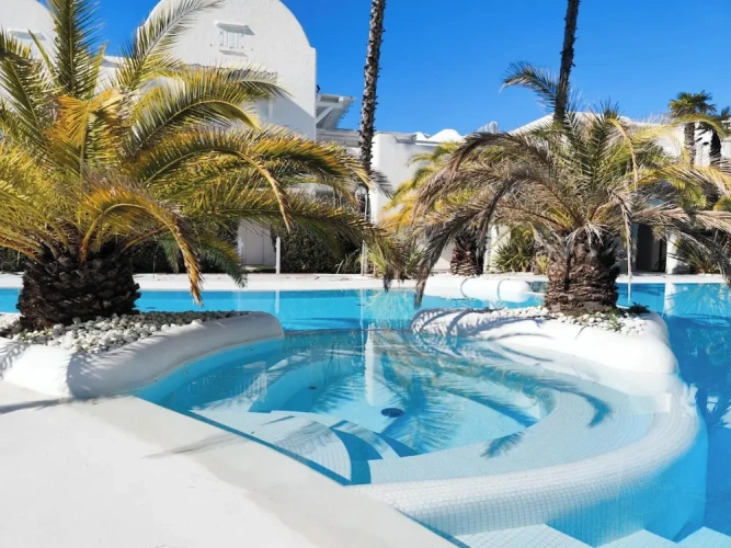 2 Bedrooms Apartment with pool view