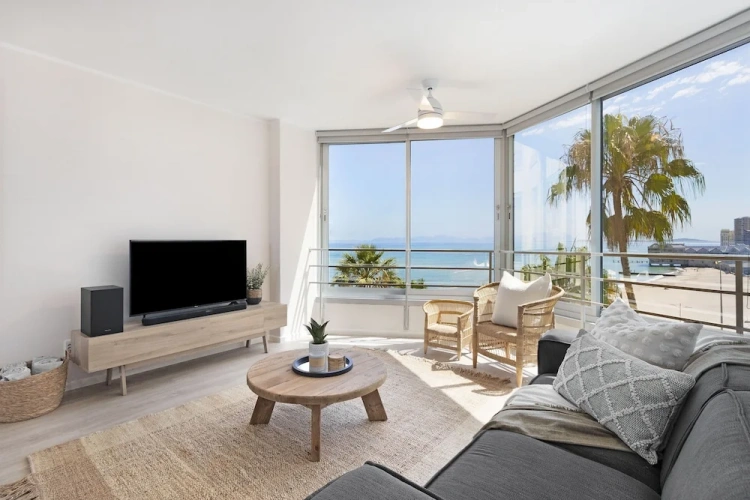 2 Bedrooms Apartment