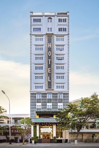 IBIZA Riverfront Hotel Da Nang