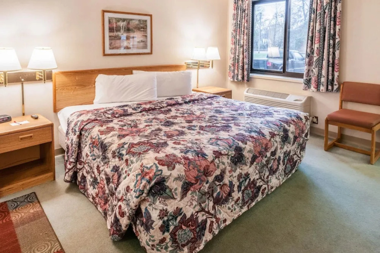 Riverview Inn & Suites