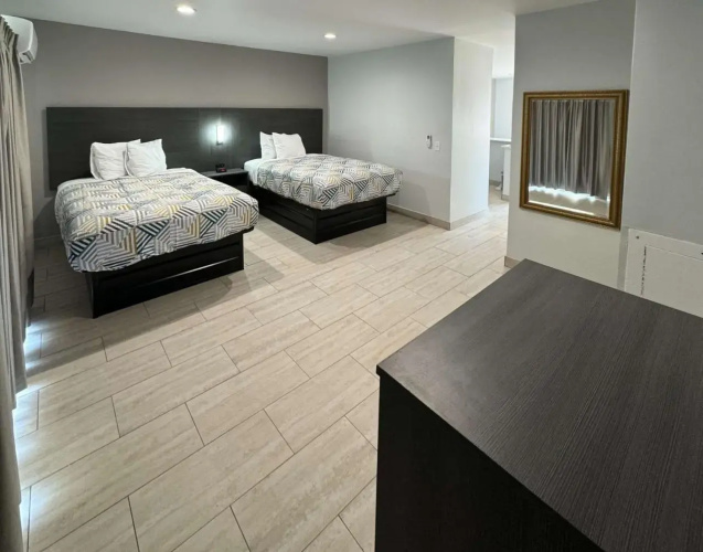 Englewood Inn & Suites
