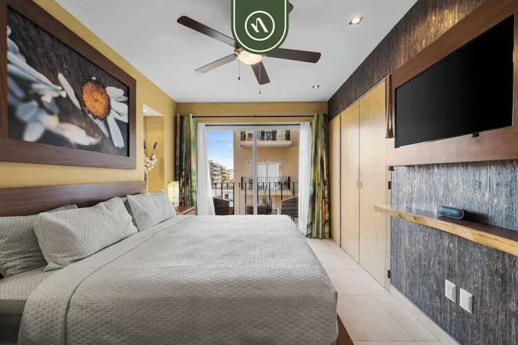 1BR Condo With Rooftop Pool - Romantic Zone