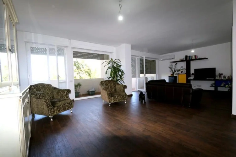 3 Bedrooms Apartment