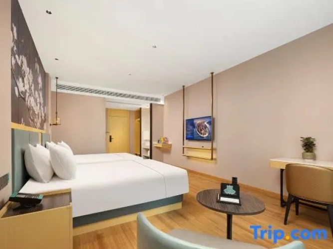 Deluxe Double room with city view