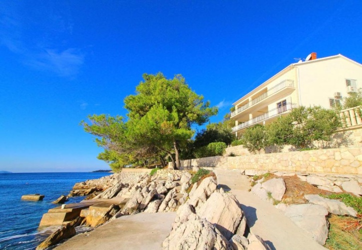 1 Bedroom Apartment with sea view