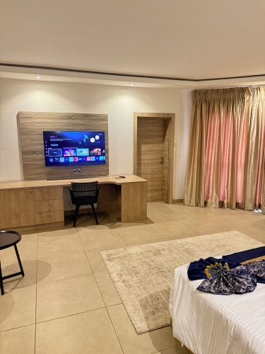 Executive Suite with courtyard view