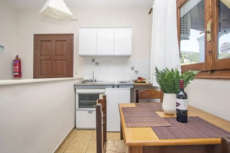 3 Bedrooms Apartment with garden view